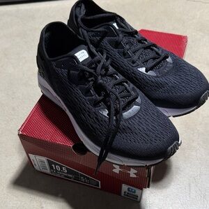 NIB Under Armour Women's HOVR Sonic 3 Running Shoe, Black /White, 10.5